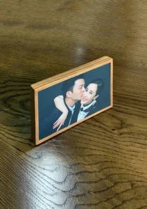 in ảnh khung gỗ sồi cao cấp đủ size lưu giữ kỷ niệm gia đình Việt