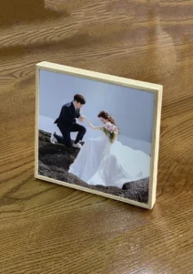 in ảnh khung gỗ sồi cao cấp đủ size lưu giữ kỷ niệm gia đình Việt